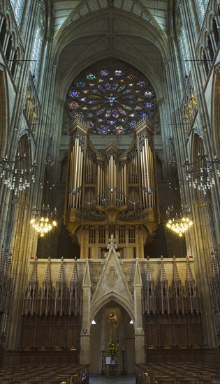 England, West Sussex, Shoreham-by-Sea, Lancing College Chapel interior view of the nave. 
Photo : Stephen Rafferty