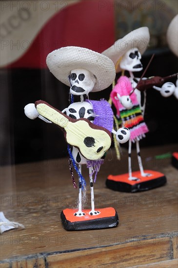 Mexico, Oaxaca, Skeleton figures for Dia de los Muertos or Day of the Dead festivities. Photo : Nick Bonetti