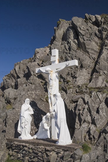 Ireland, County Kerry, Dingle Peninsula, Religious statue showing a Calvary scene near Slea Head. 
Photo Hugh Rooney / Eye Ubiquitous