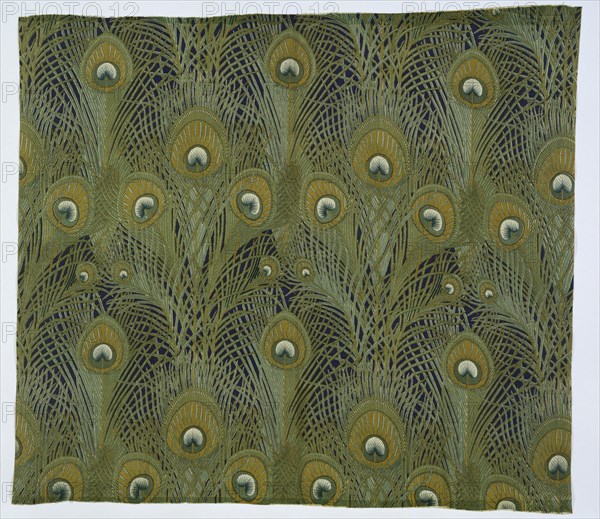 Silver, Tissu au motif de plumes de paon